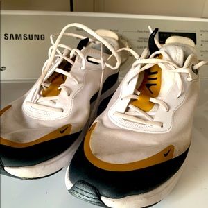 Nike Air Max 8.5 white w black and gold